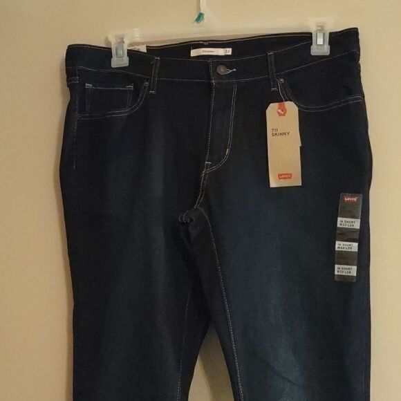 New Levi's 711 Women's W33 L28 size 16 short skinny mid-rise‎ dark wash jeans - Picture 2 of 5